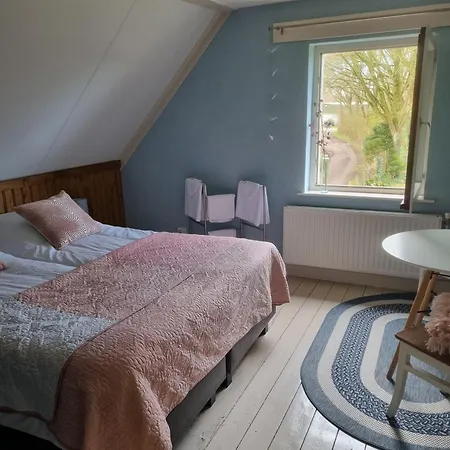 Aan De Beek Bed & Breakfast