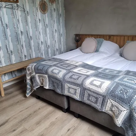 Aan De Beek Bed & Breakfast *