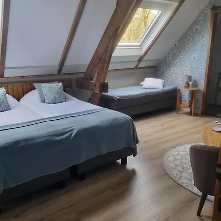 Aan De Beek Bed & Breakfast