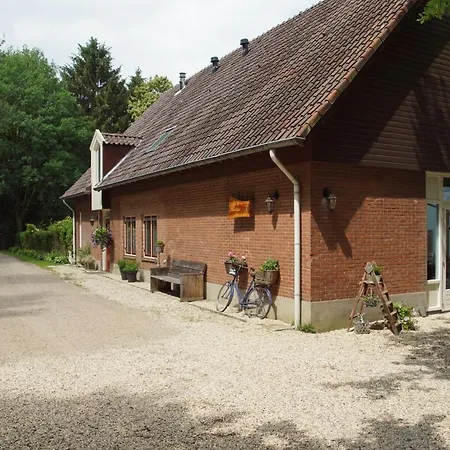 Aan De Beek Bed & Breakfast