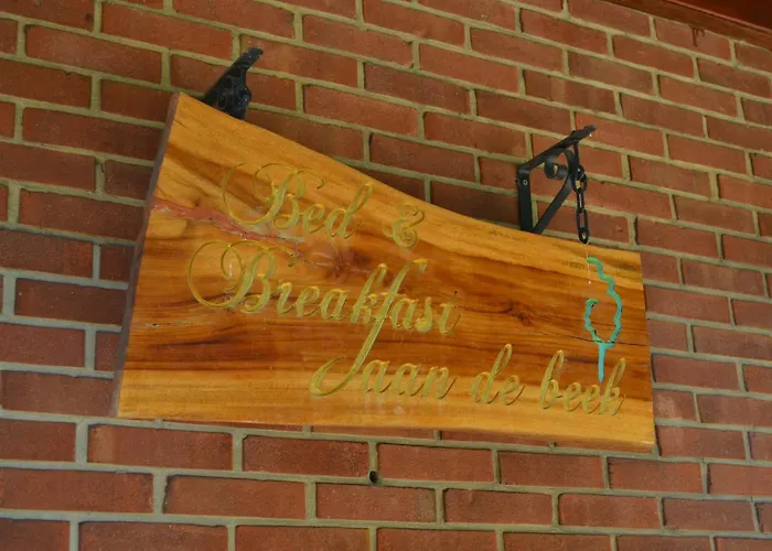 Aan De Beek Bed & Breakfast