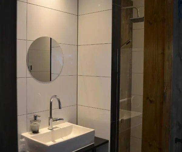 Aan De Beek فندق مبيت وإفطار *