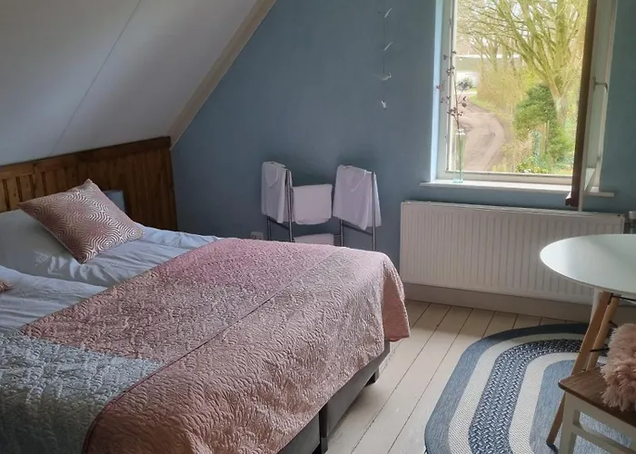 Aan De Beek Bed & Breakfast