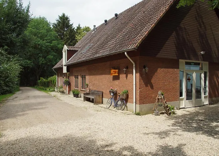 Aan De Beek Bed & Breakfast