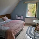 Aan De Beek Bed & Breakfast