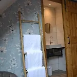 Aan De Beek Bed & Breakfast