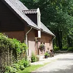 Aan De Beek Bed & Breakfast