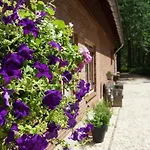 Aan De Beek Bed & Breakfast